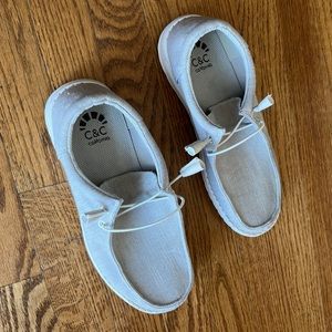 C&C Ca Hey Dudes look alike newish Womens 8 light gray silver canvas